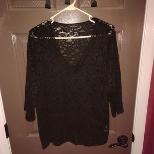 Lace 3/4 sleeve shirt.
